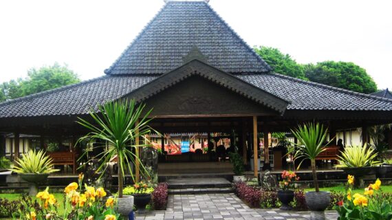 Mengenal Arsitektur Tradisional: Budaya dan Keunikan Bangunan Warisan